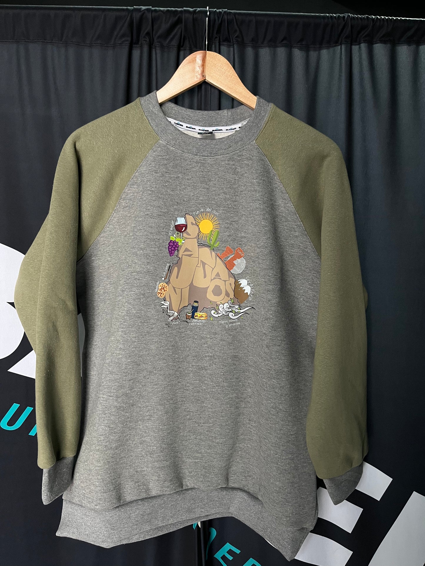 BUZO CUELLO REDONDO SIN CAPUCHA - ESTAMPADO - CÁPSULA SAN JUAN