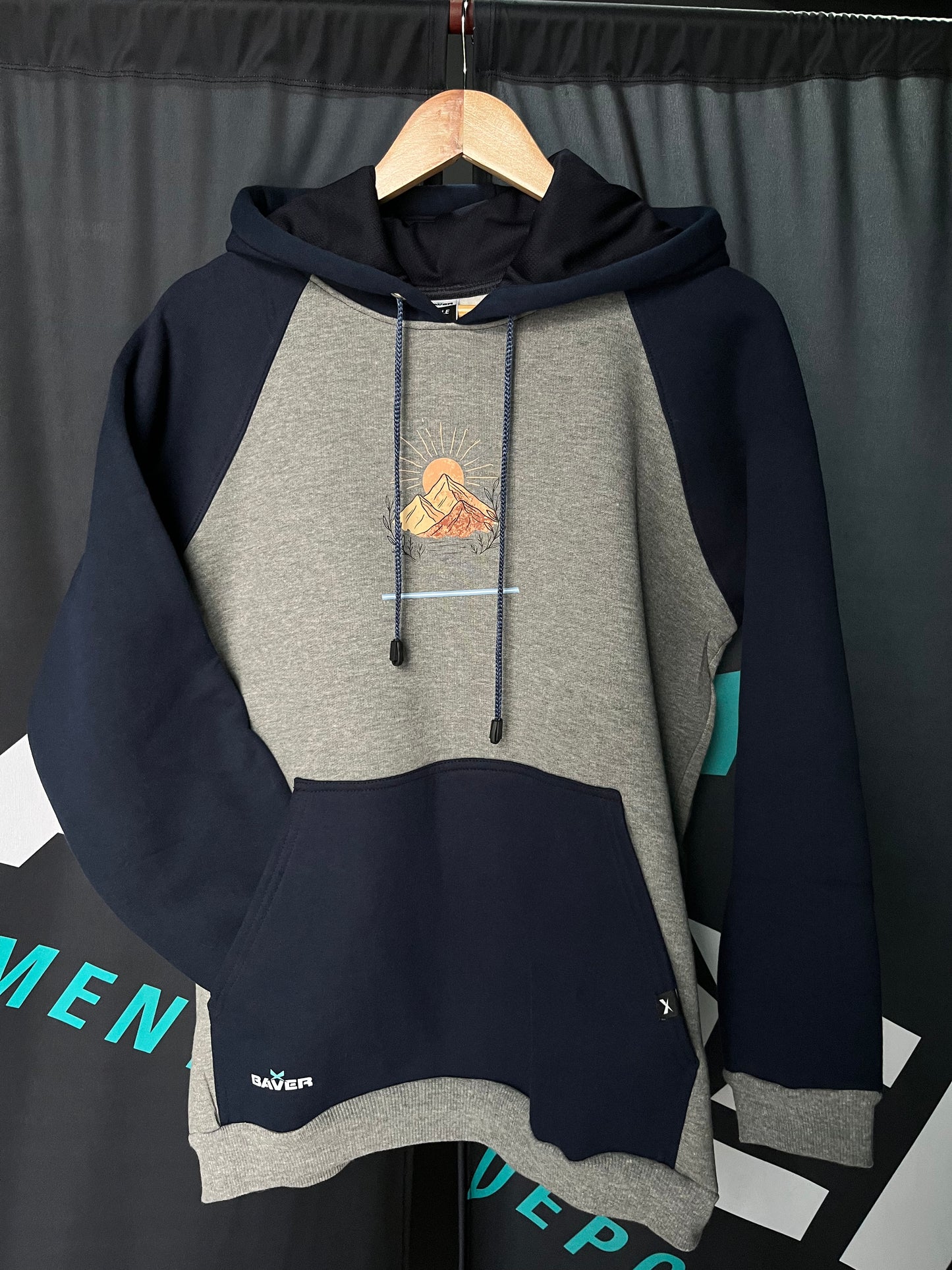 BUZO CANGURO CON CAPUCHA - ESTAMPADO - CÁPSULA SAN JUAN