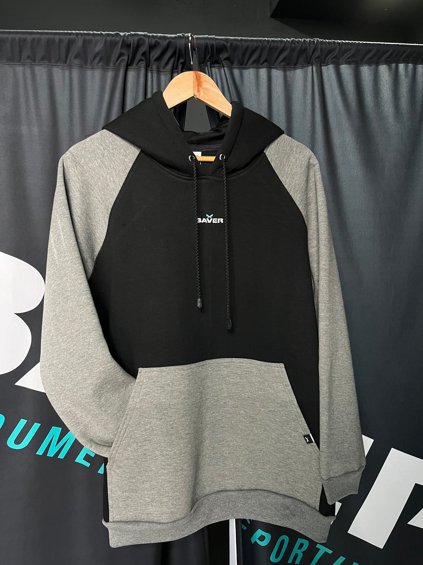 BUZO CANGURO CON CAPUCHA - ESTAMPADO - CÁPSULA SAN JUAN