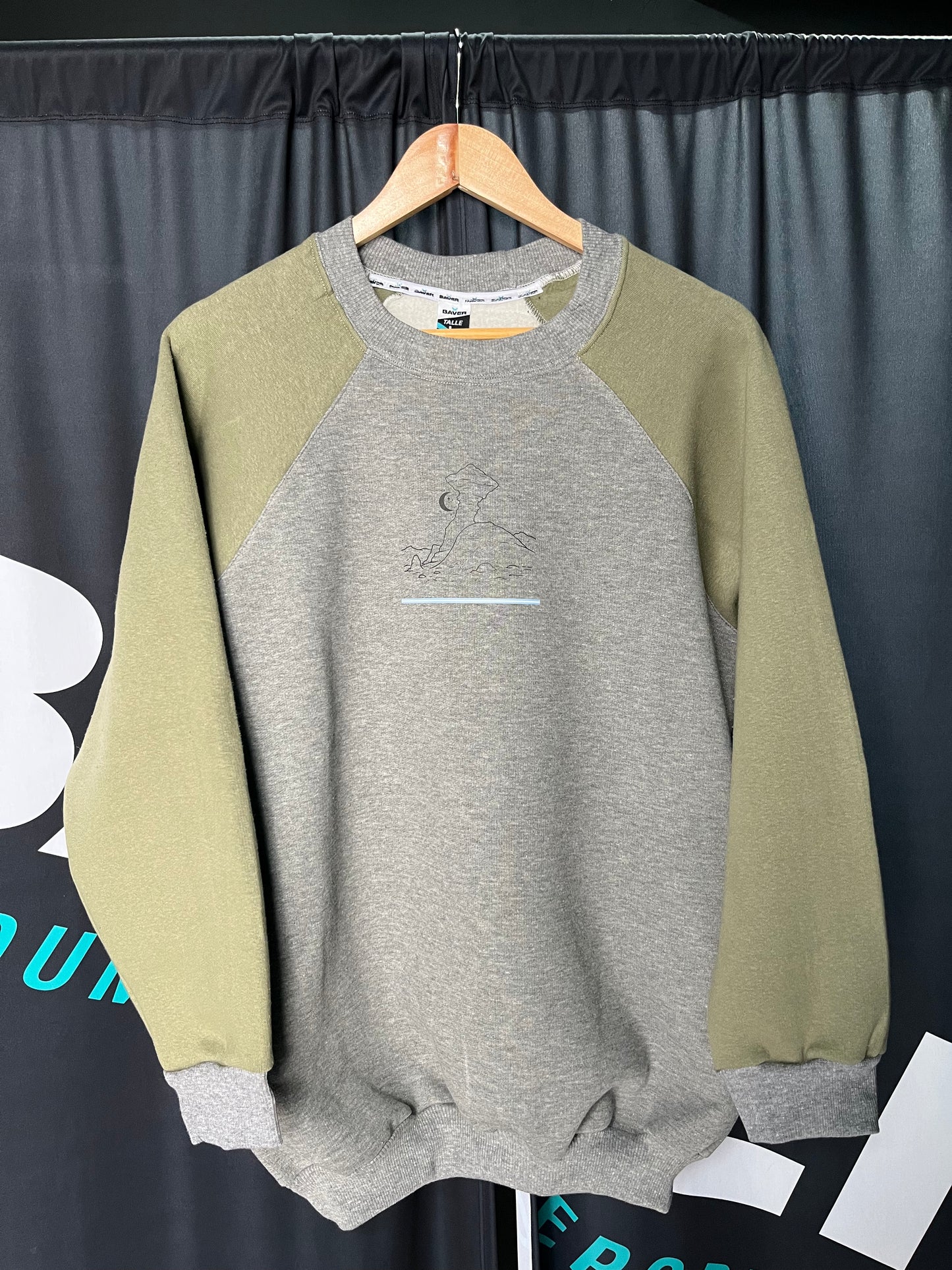 BUZO CUELLO REDONDO SIN CAPUCHA - ESTAMPADO - CÁPSULA SAN JUAN